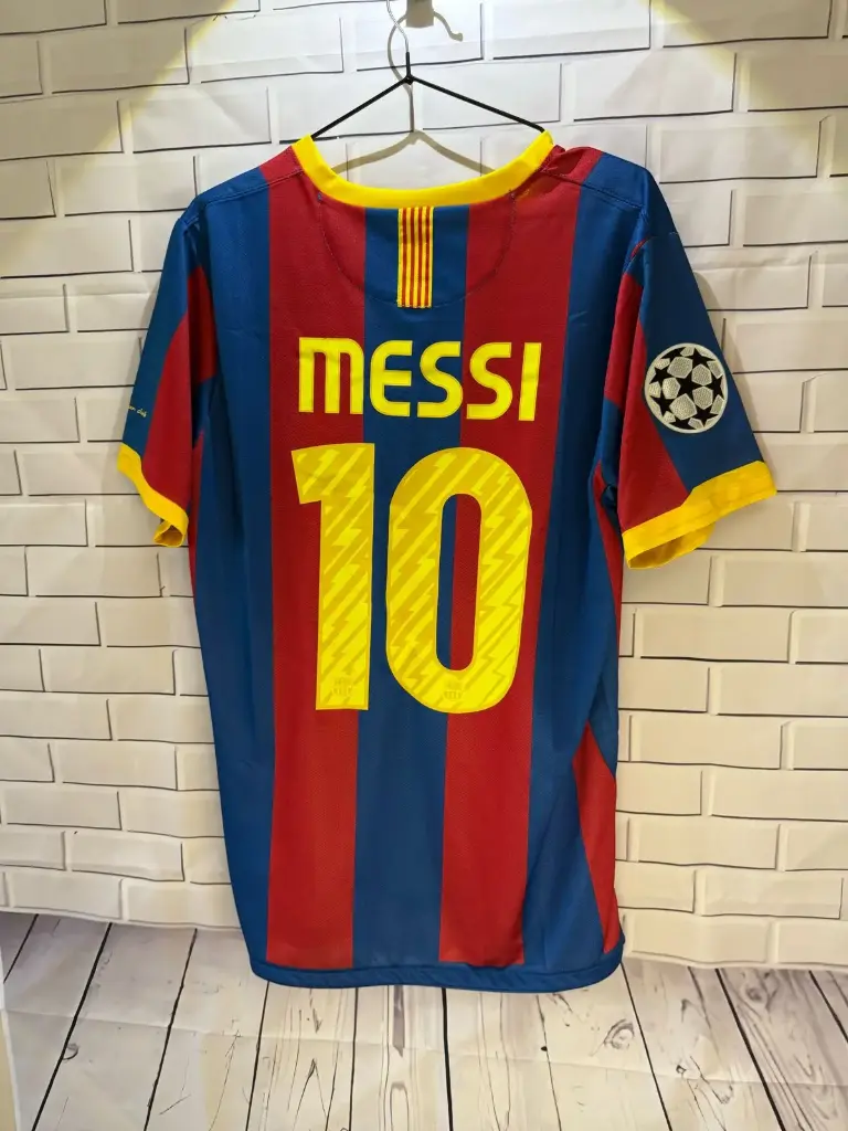 FC Barcelona 2011 (Messi) Retro Kit    (M)
