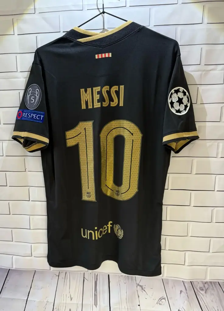 FC Barcelona 2021 (Messi) Retro Kit      (M)